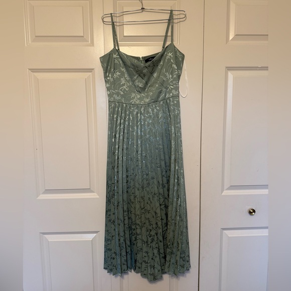 Lulu's Sage Green Pleated Midi Dress - Picture 4 of 8